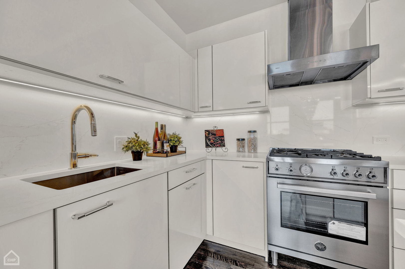 312 N May Street Unit: 5KL