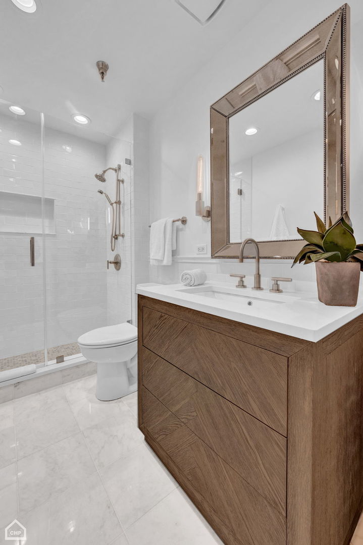312 N May Street Unit: 5KL