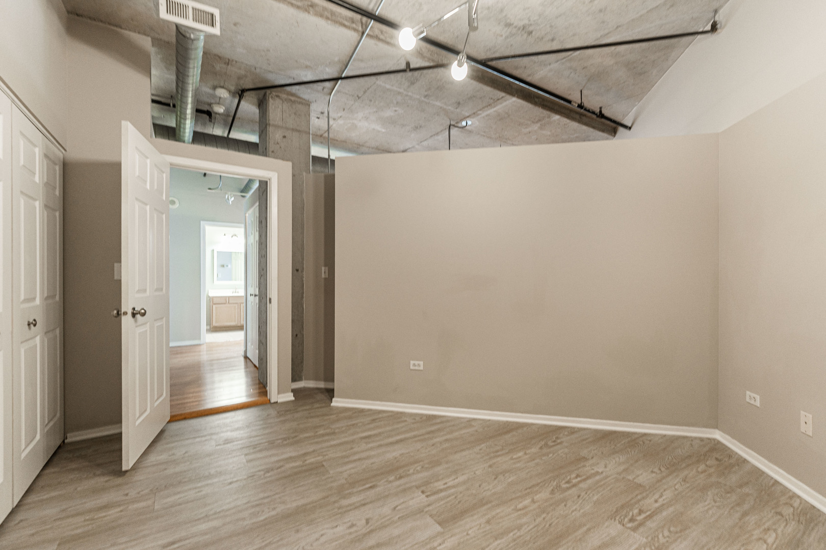933 W Van Buren Street Unit: 721