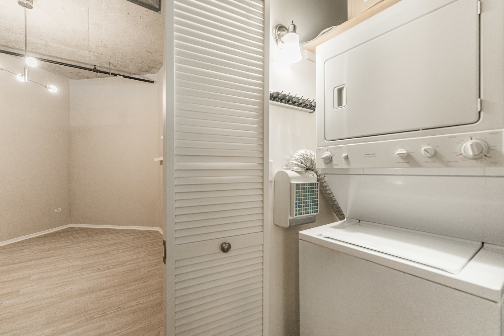 933 W Van Buren Street Unit: 721