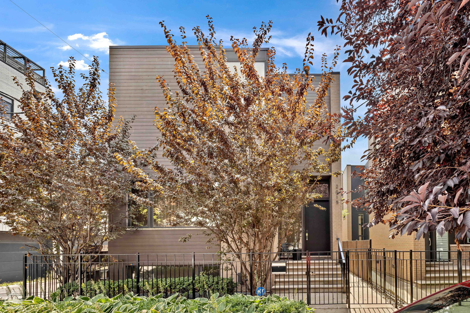 2015 W SHAKESPEARE Avenue