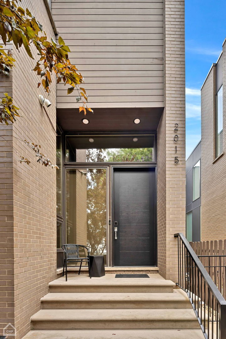 2015 W SHAKESPEARE Avenue