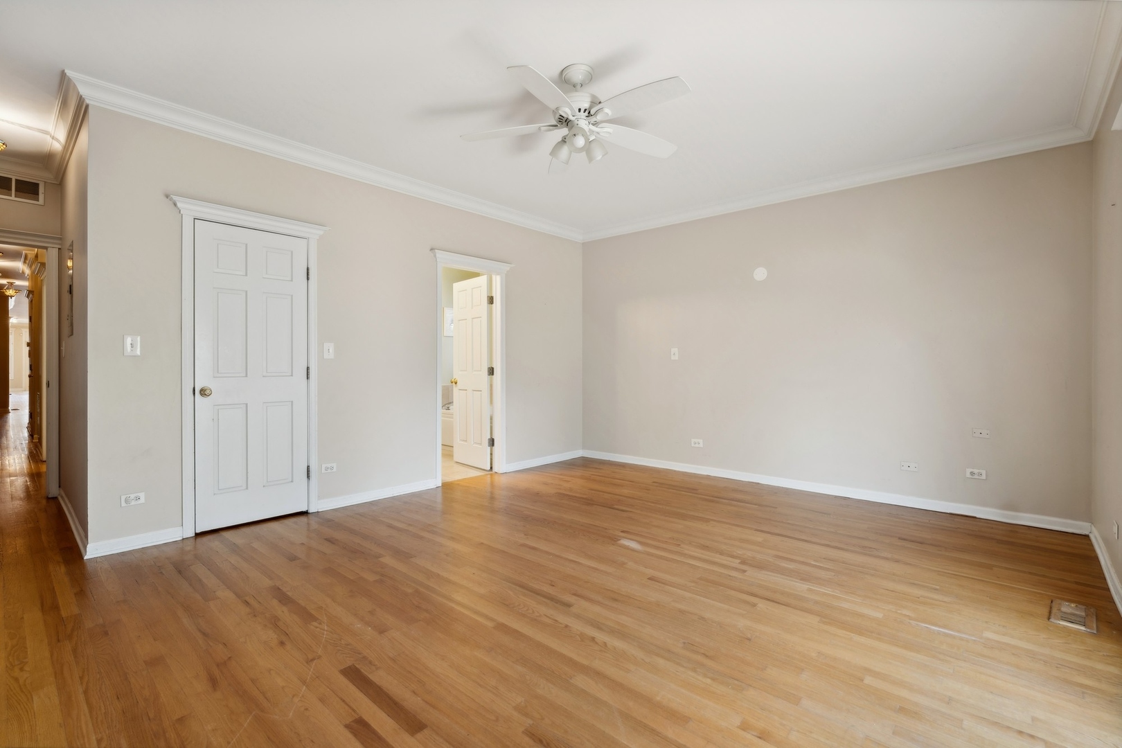 3937 N GREENVIEW Avenue Unit: 1