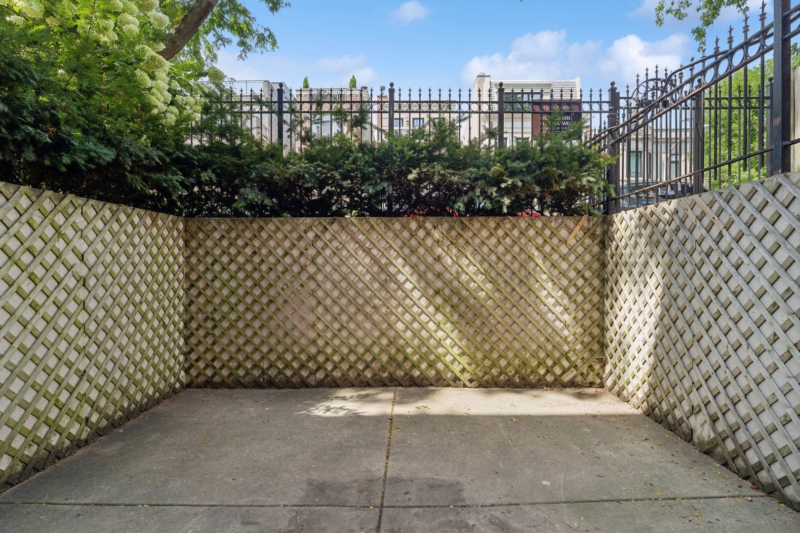 3937 N GREENVIEW Avenue Unit: 1