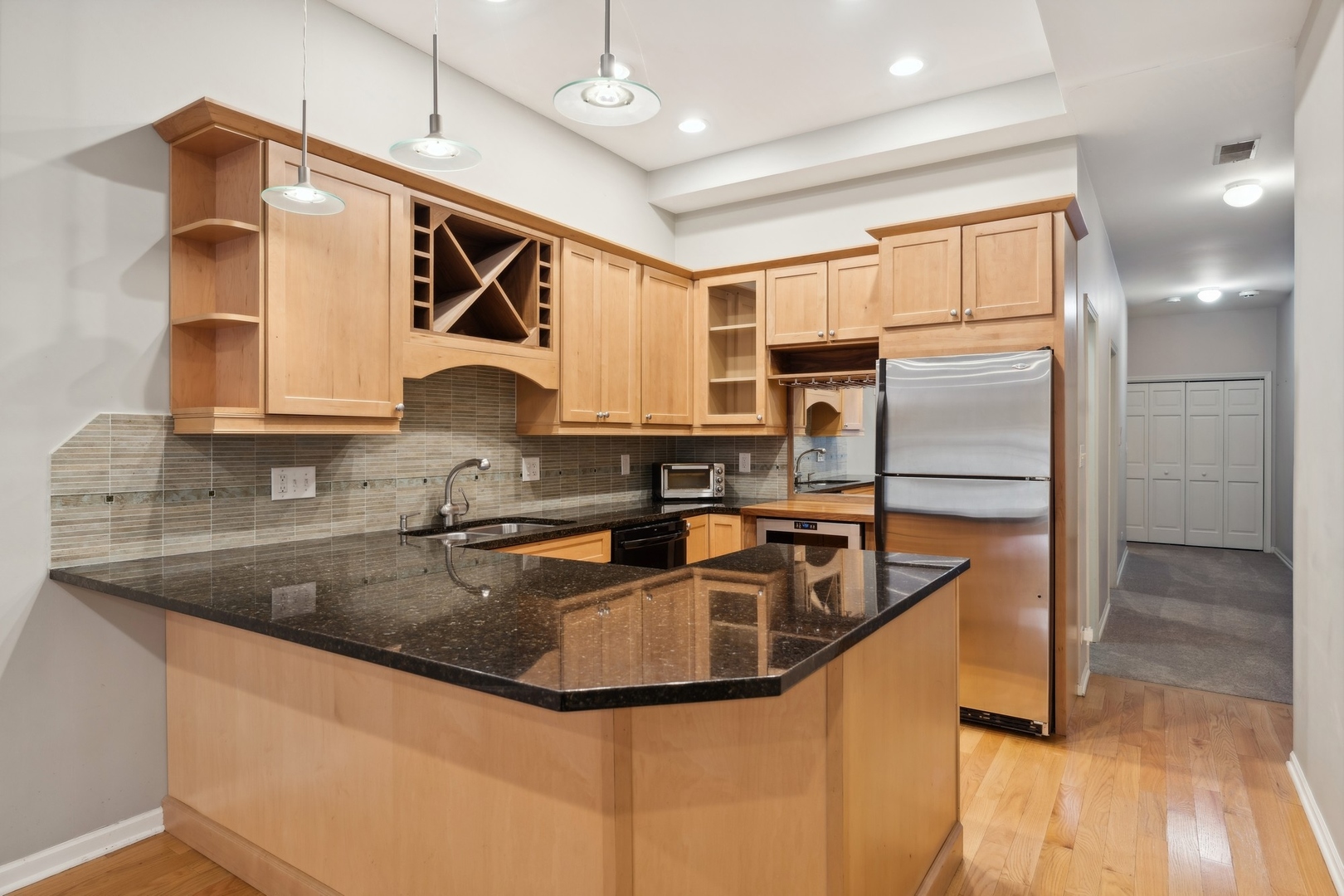 3937 N GREENVIEW Avenue Unit: 1