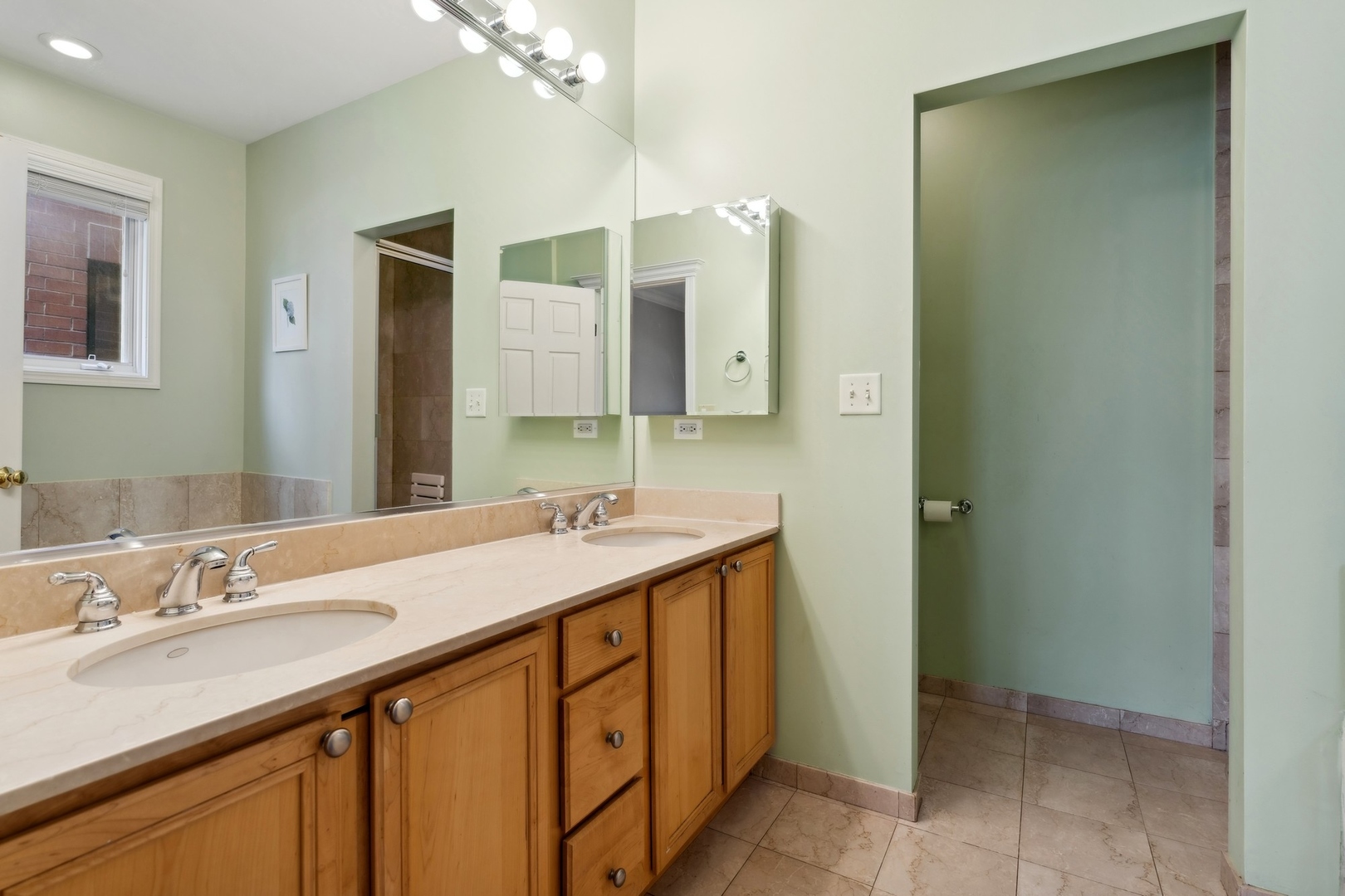3937 N GREENVIEW Avenue Unit: 1