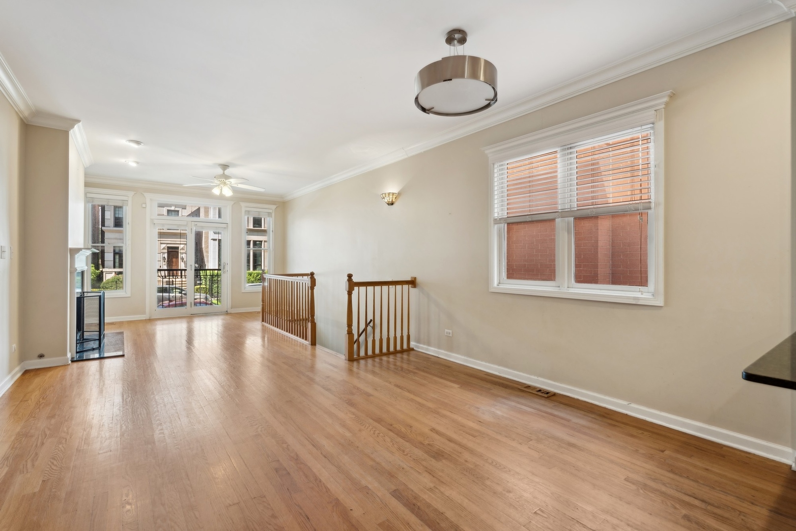 3937 N GREENVIEW Avenue Unit: 1