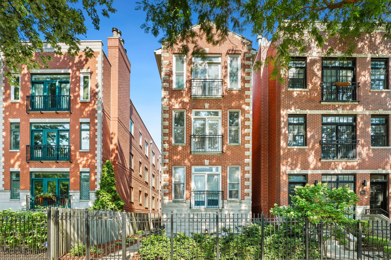 3937 N GREENVIEW Avenue Unit: 1