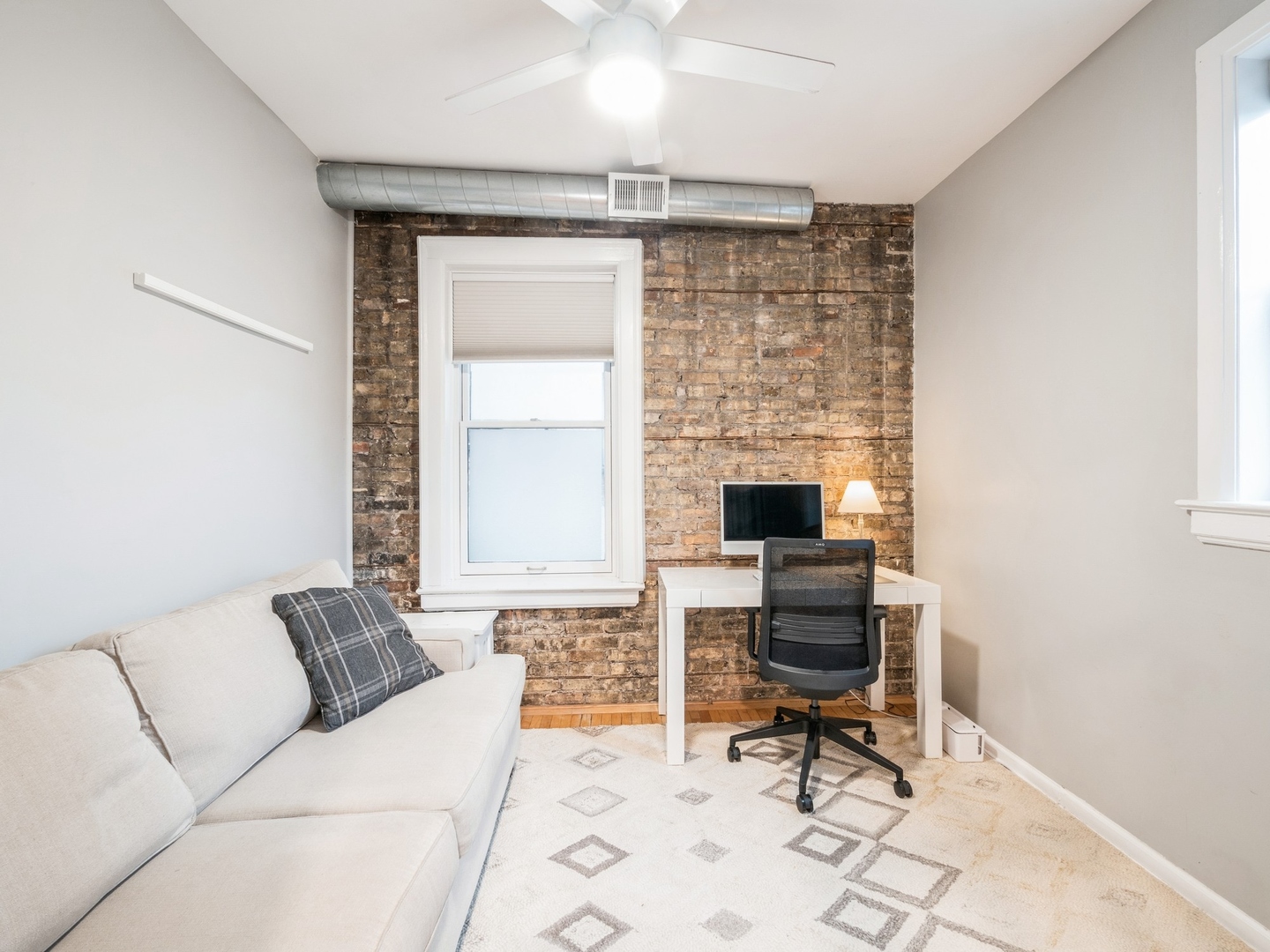 545 W Melrose Street Unit: 1