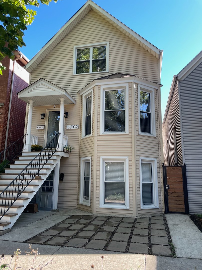 3749 N HERMITAGE Avenue Unit: GARDEN