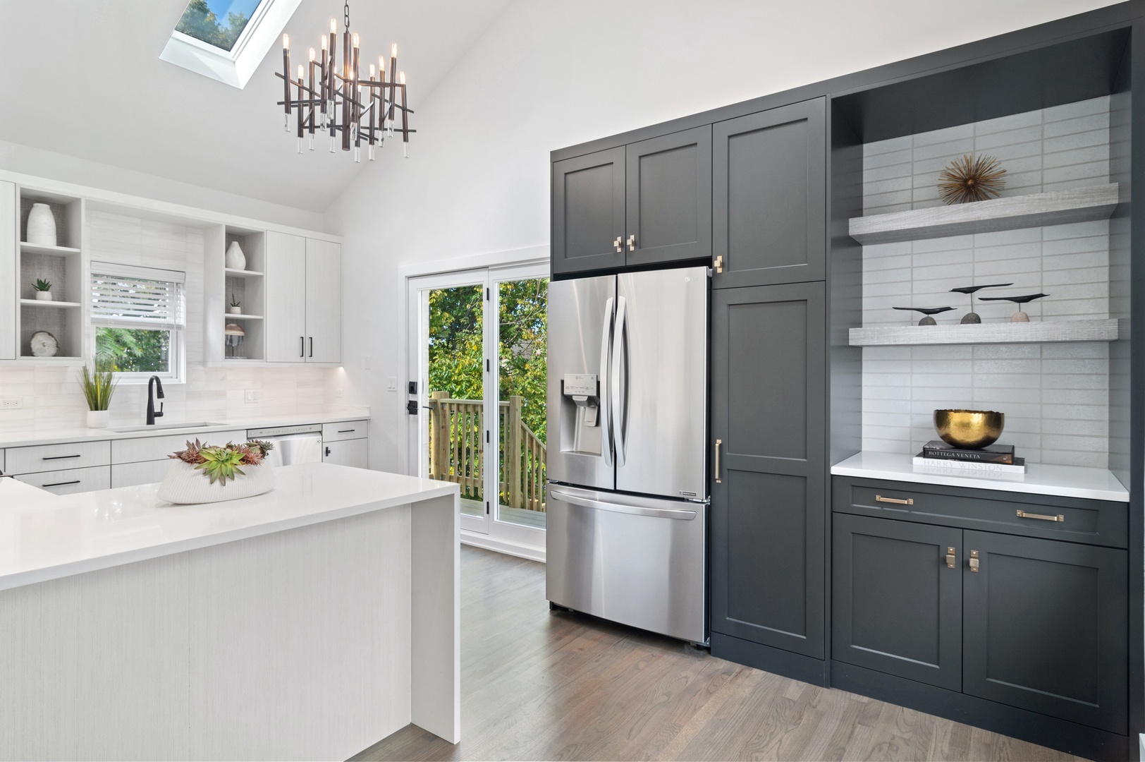 1116 W Addison Street Unit: 3