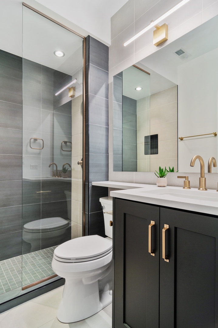 1116 W Addison Street Unit: 3