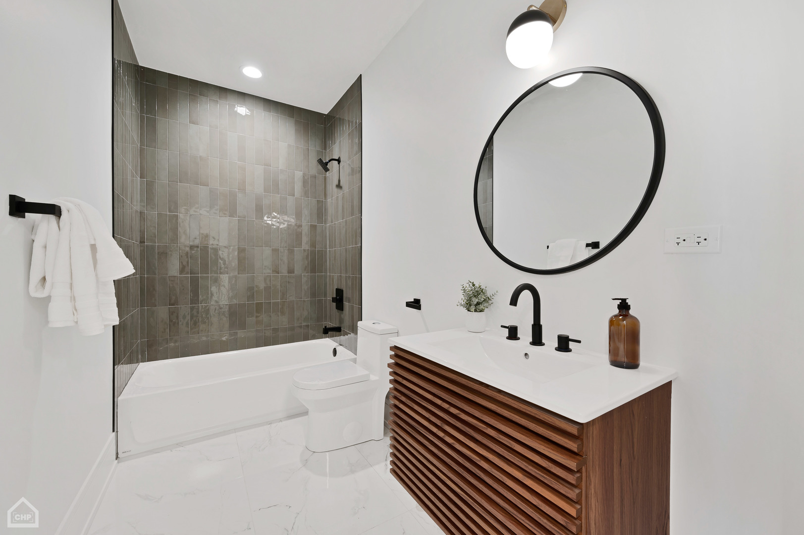 2640 N Springfield Avenue