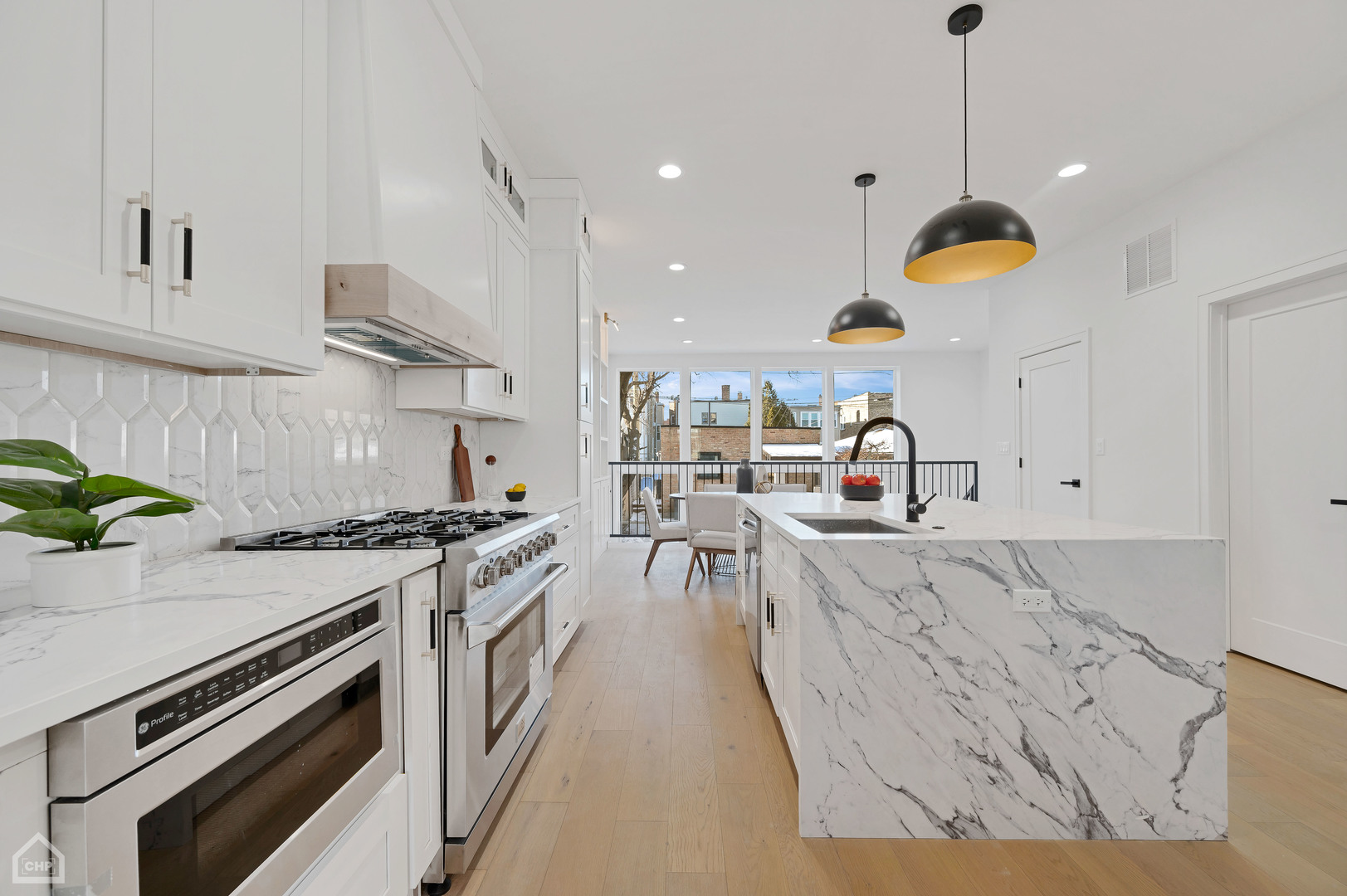 2640 N Springfield Avenue