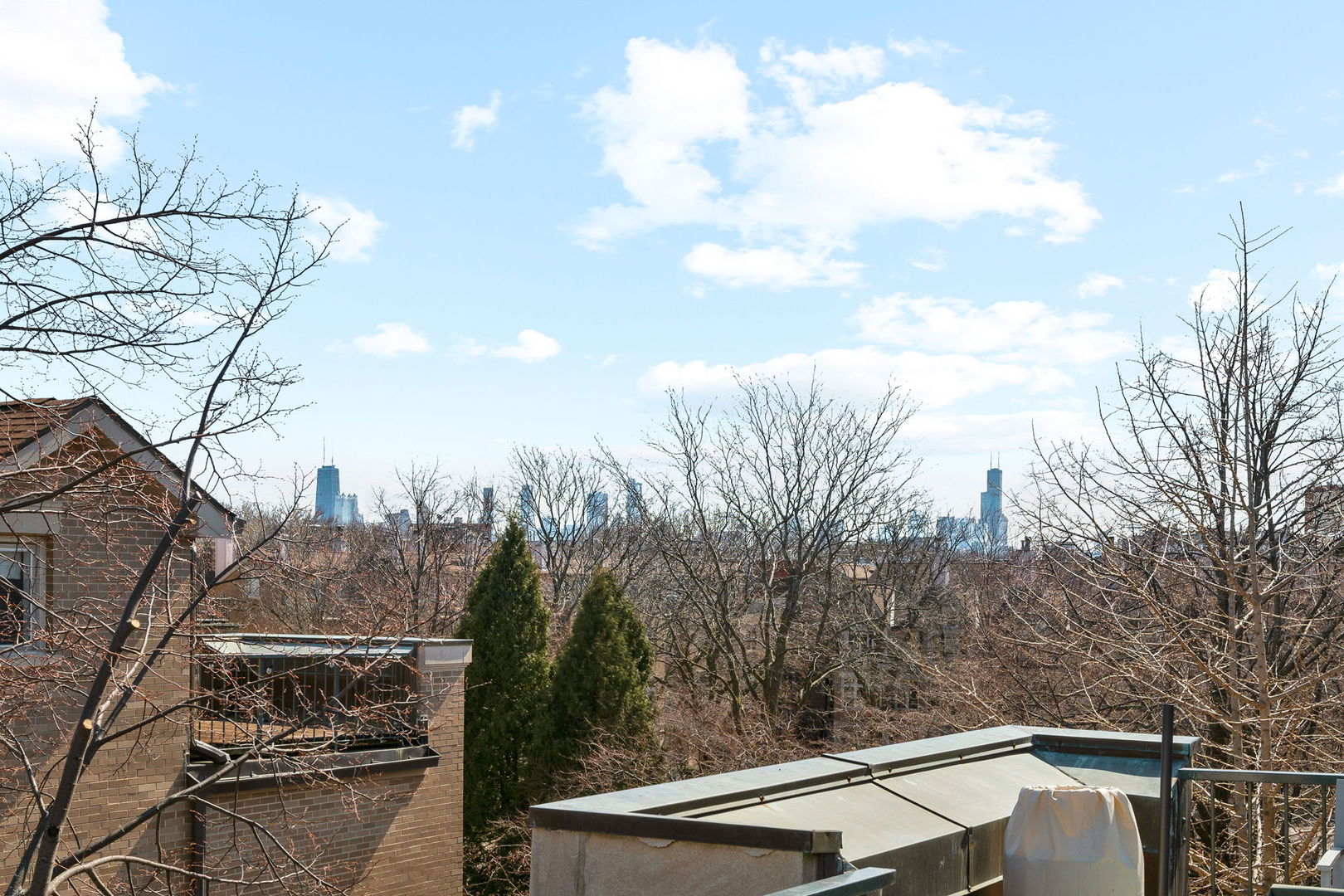 2729 N JANSSEN Avenue Unit: 2729