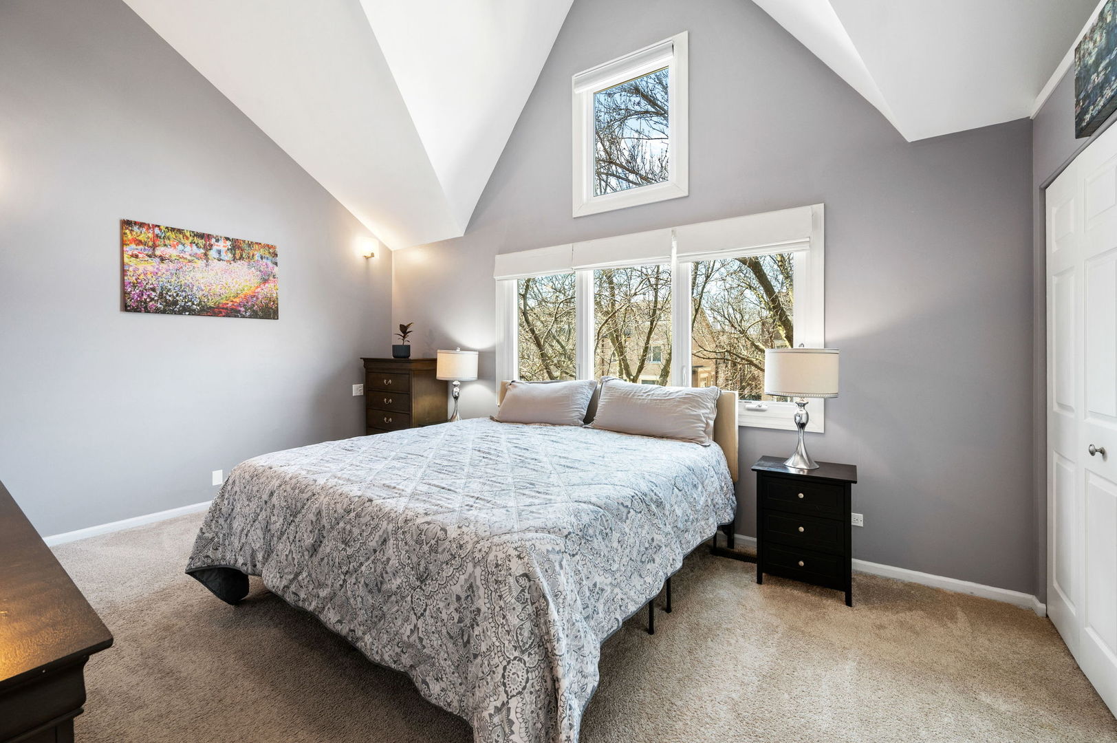 2729 N JANSSEN Avenue Unit: 2729