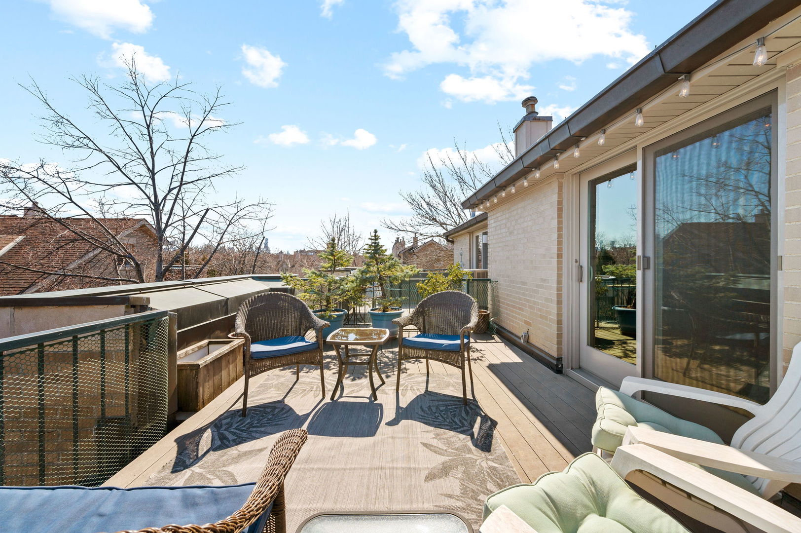 2729 N JANSSEN Avenue Unit: 2729