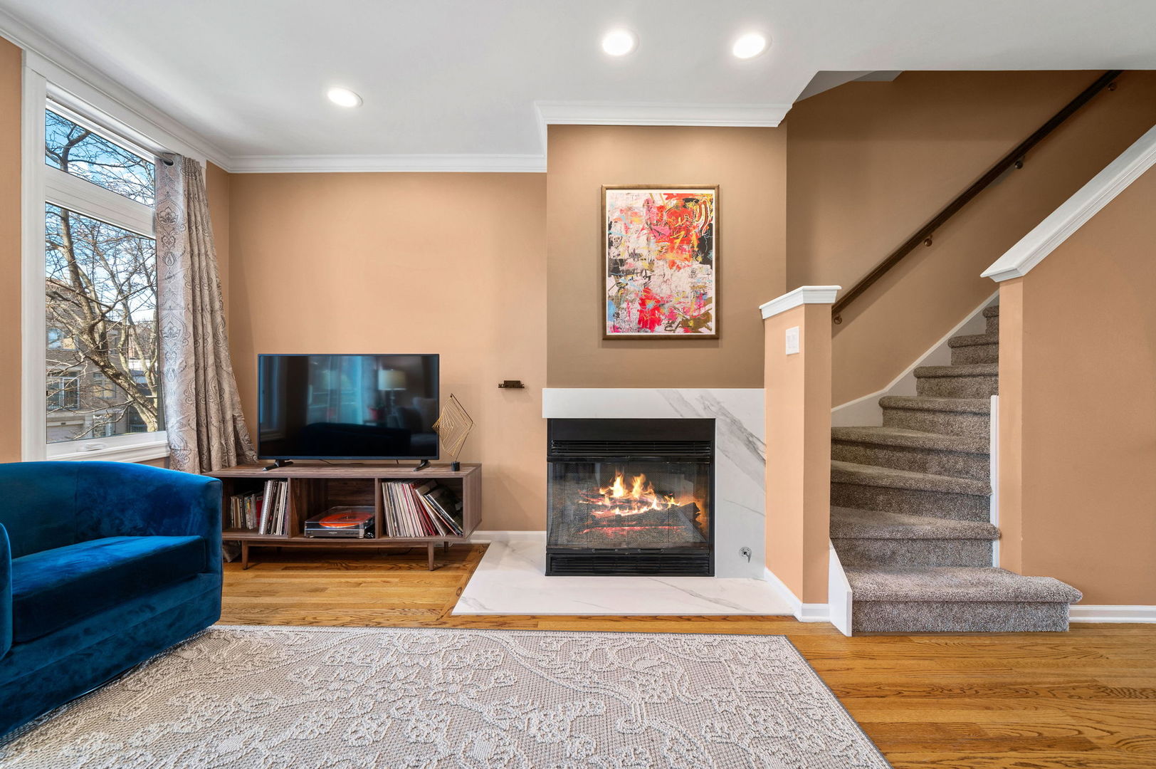 2729 N JANSSEN Avenue Unit: 2729