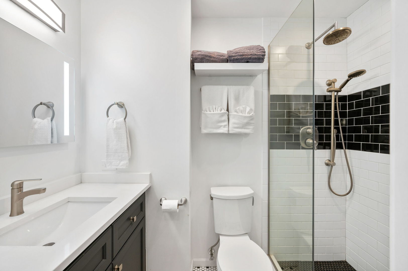 2729 N JANSSEN Avenue Unit: 2729