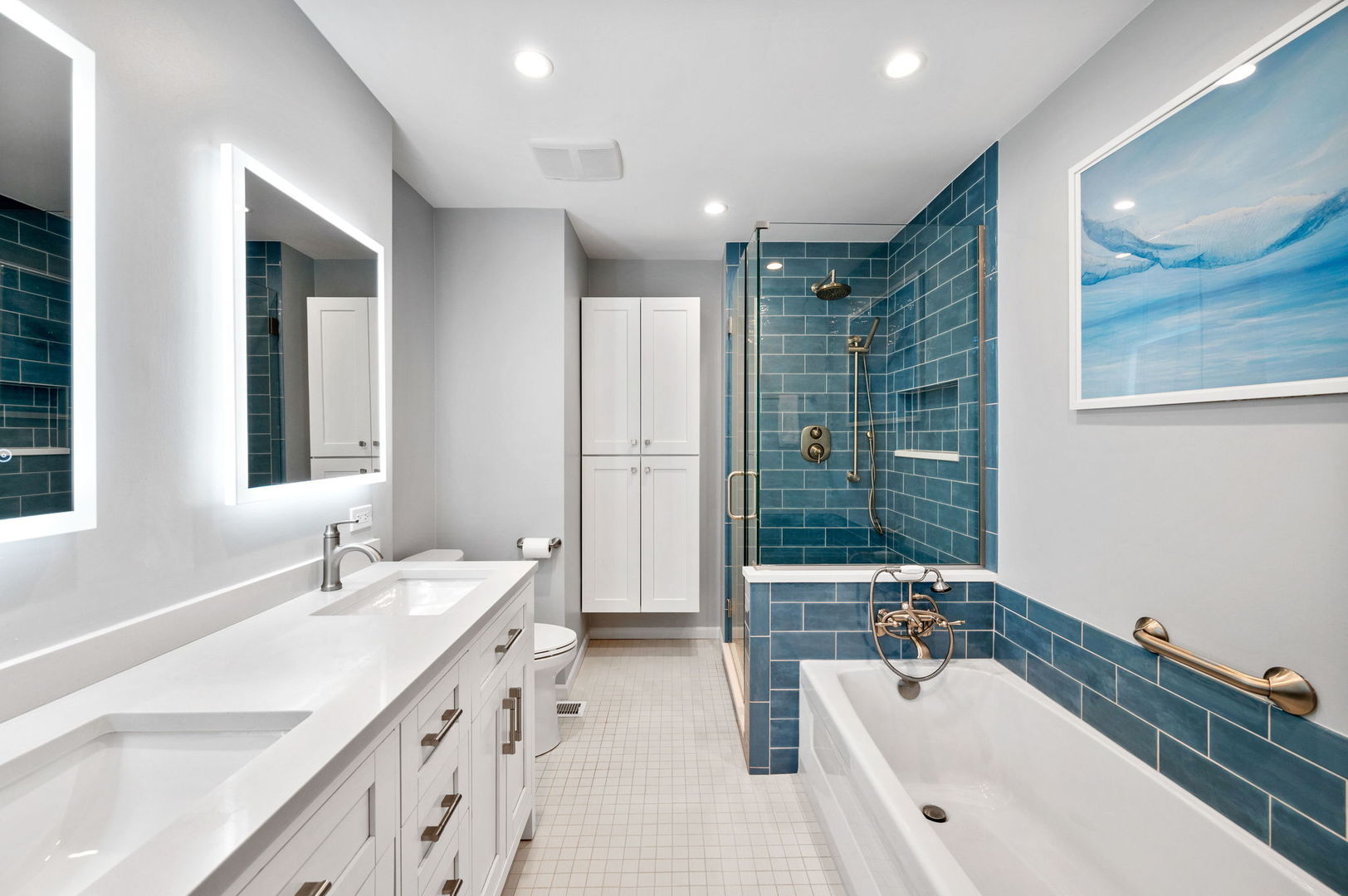 2729 N JANSSEN Avenue Unit: 2729