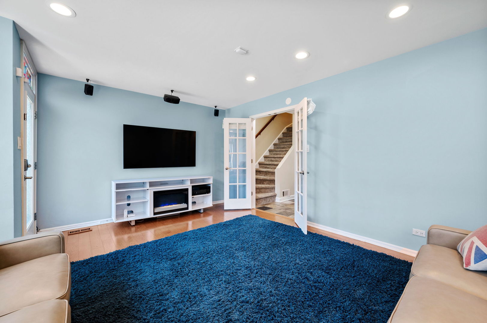 2729 N JANSSEN Avenue Unit: 2729