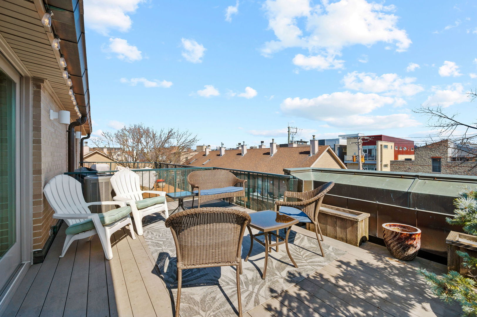 2729 N JANSSEN Avenue Unit: 2729