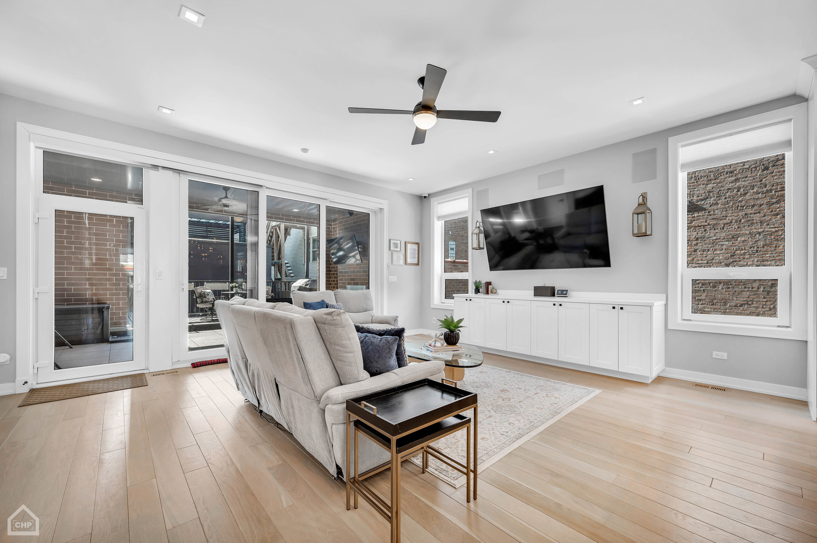 2127 N Racine Avenue Unit: 2