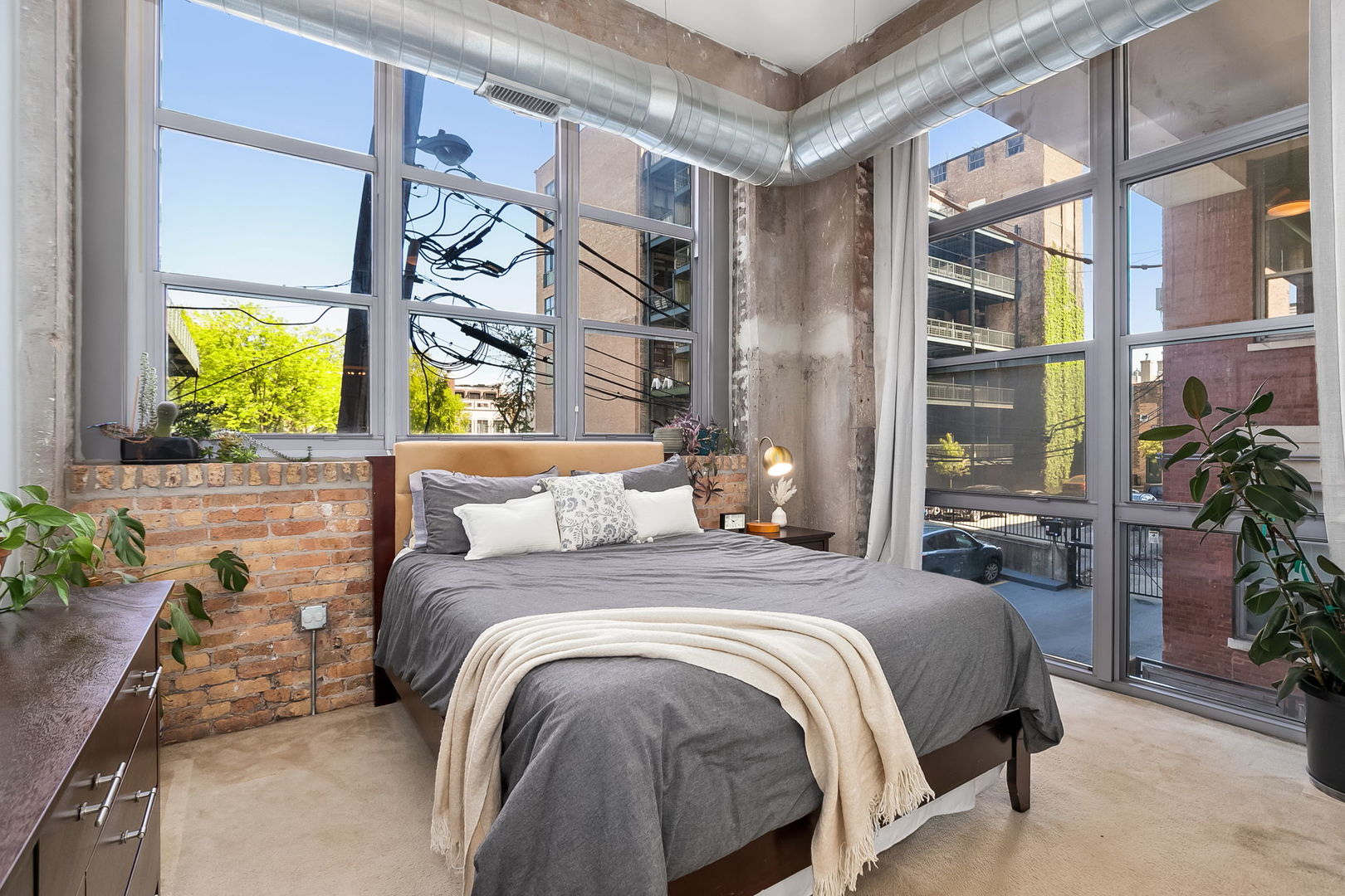 1735 N Paulina Street Unit: 201