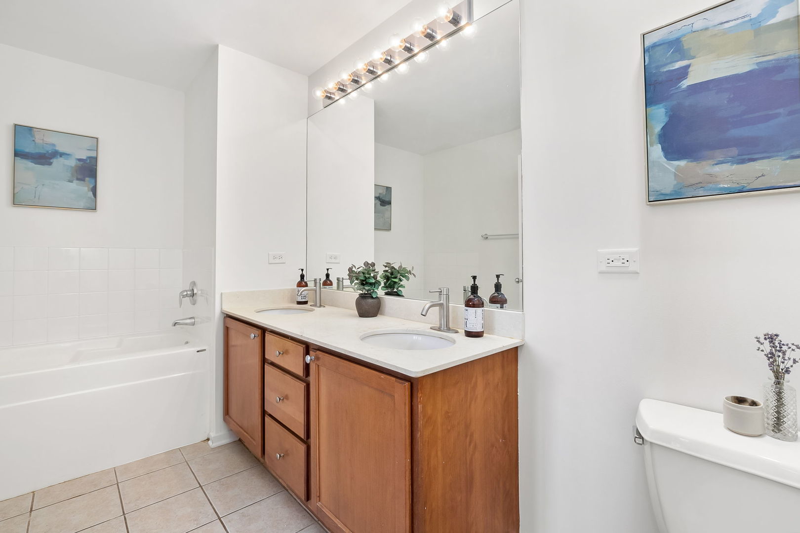 1735 N Paulina Street Unit: 201