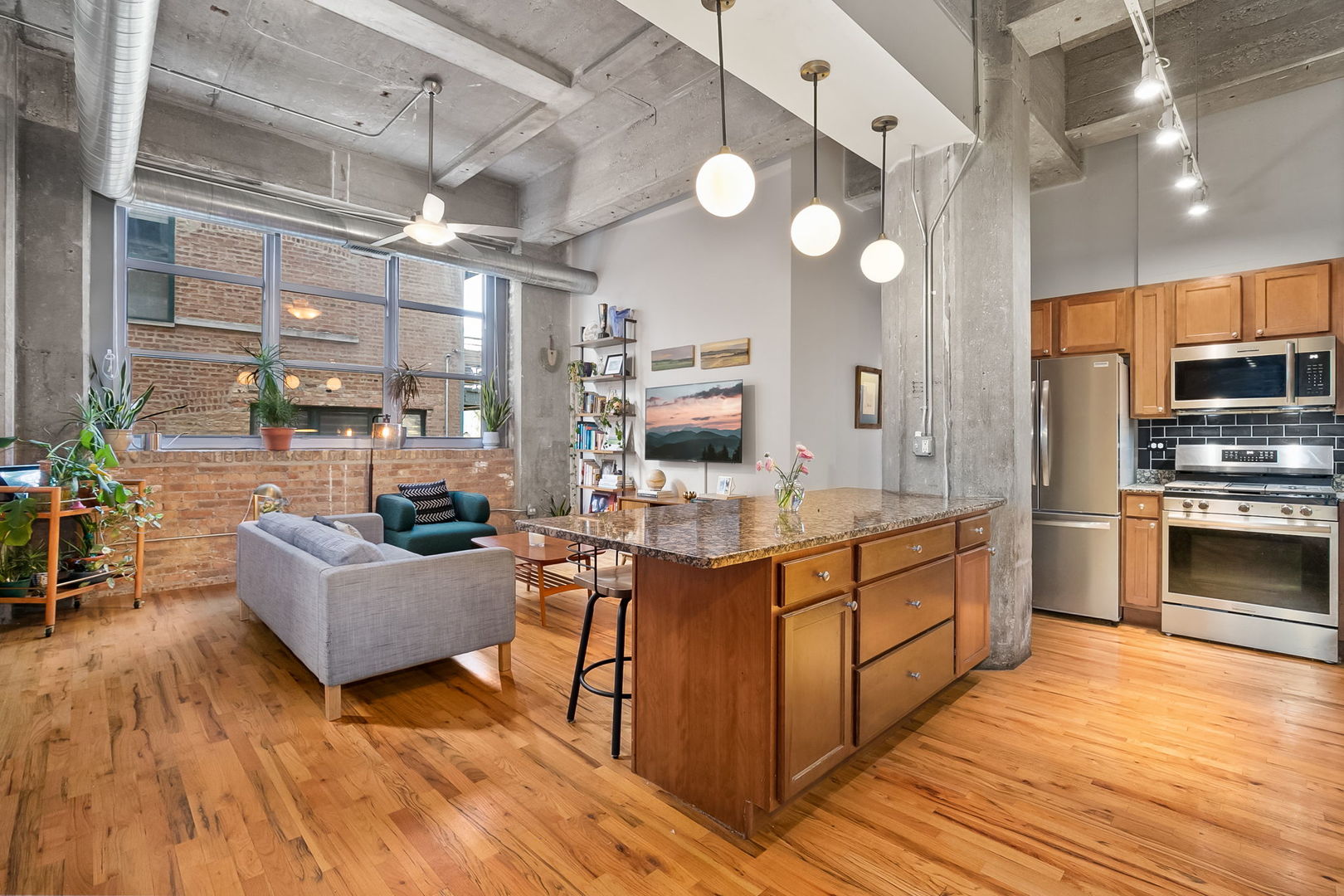 1735 N Paulina Street Unit: 201