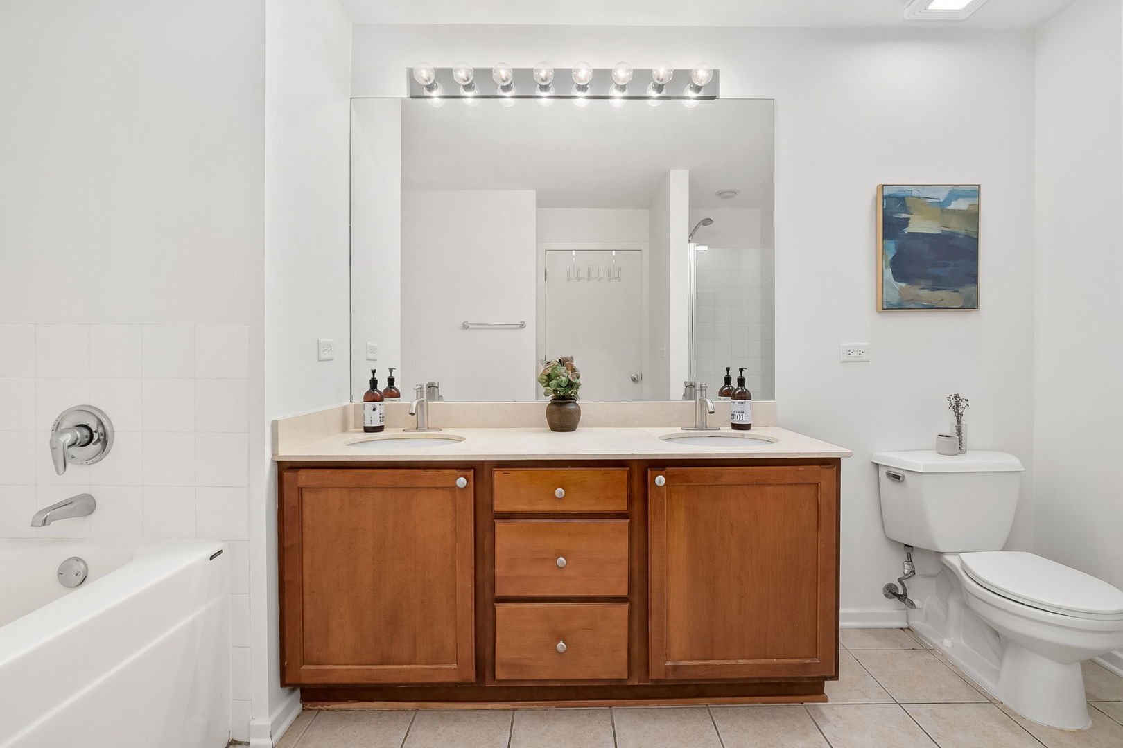 1735 N Paulina Street Unit: 201