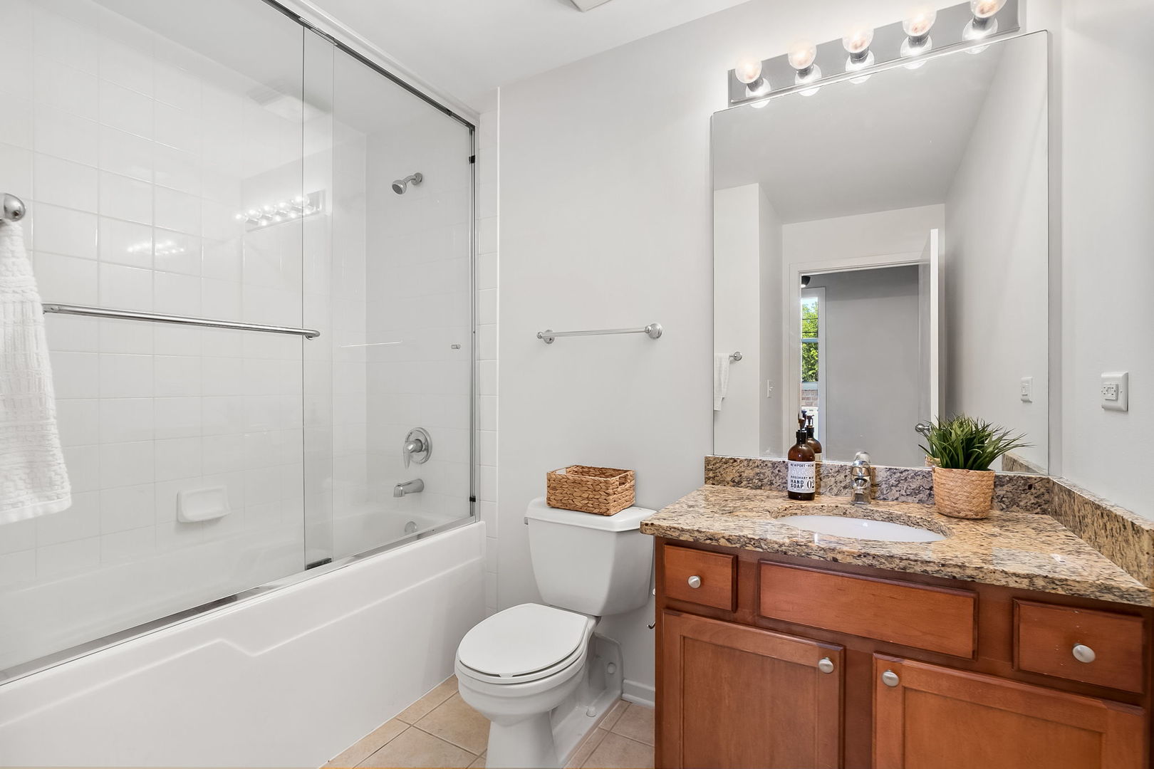 1735 N Paulina Street Unit: 201