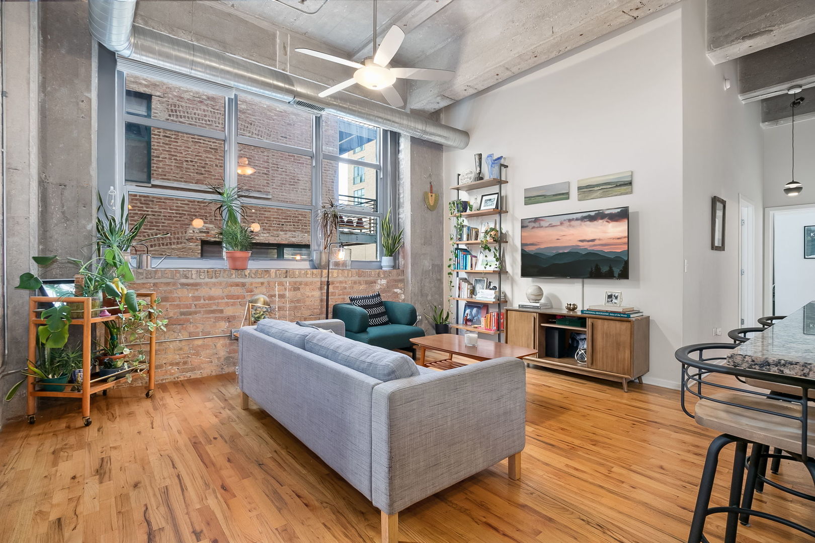 1735 N Paulina Street Unit: 201