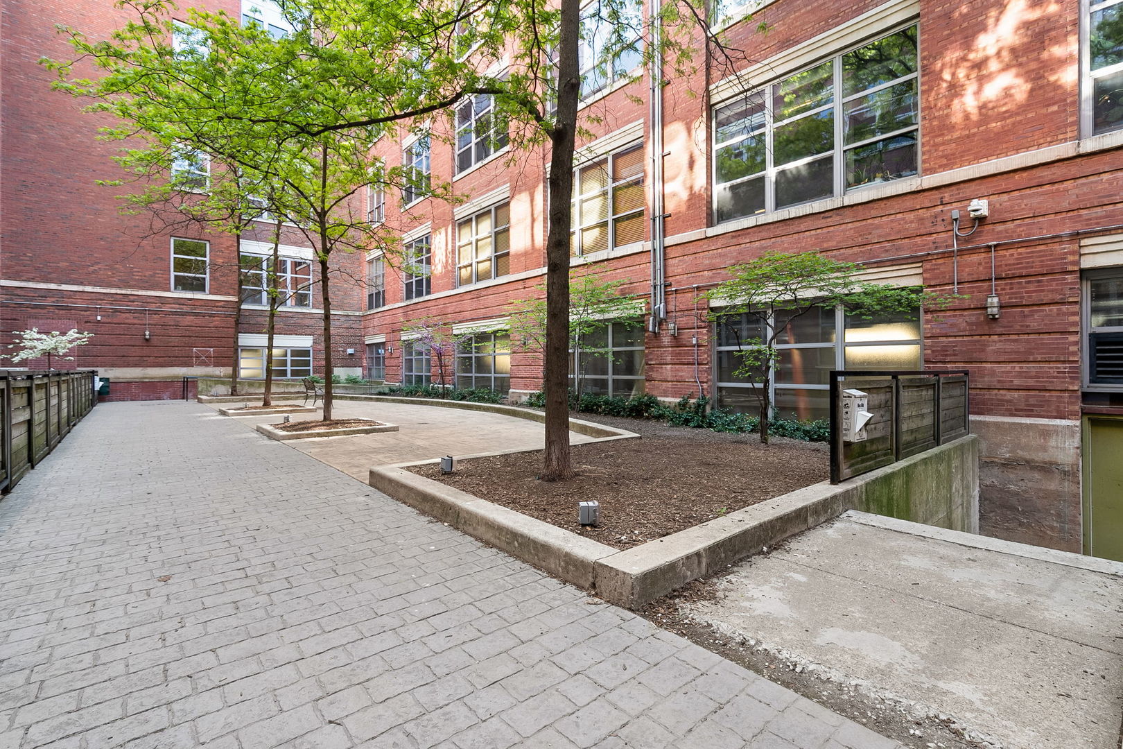 1735 N Paulina Street Unit: 201