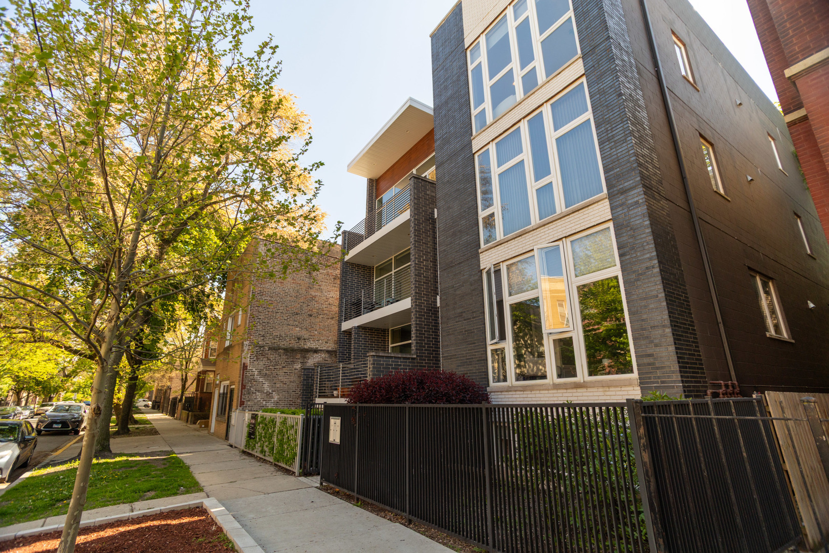 1532 N Artesian Avenue Unit: 3