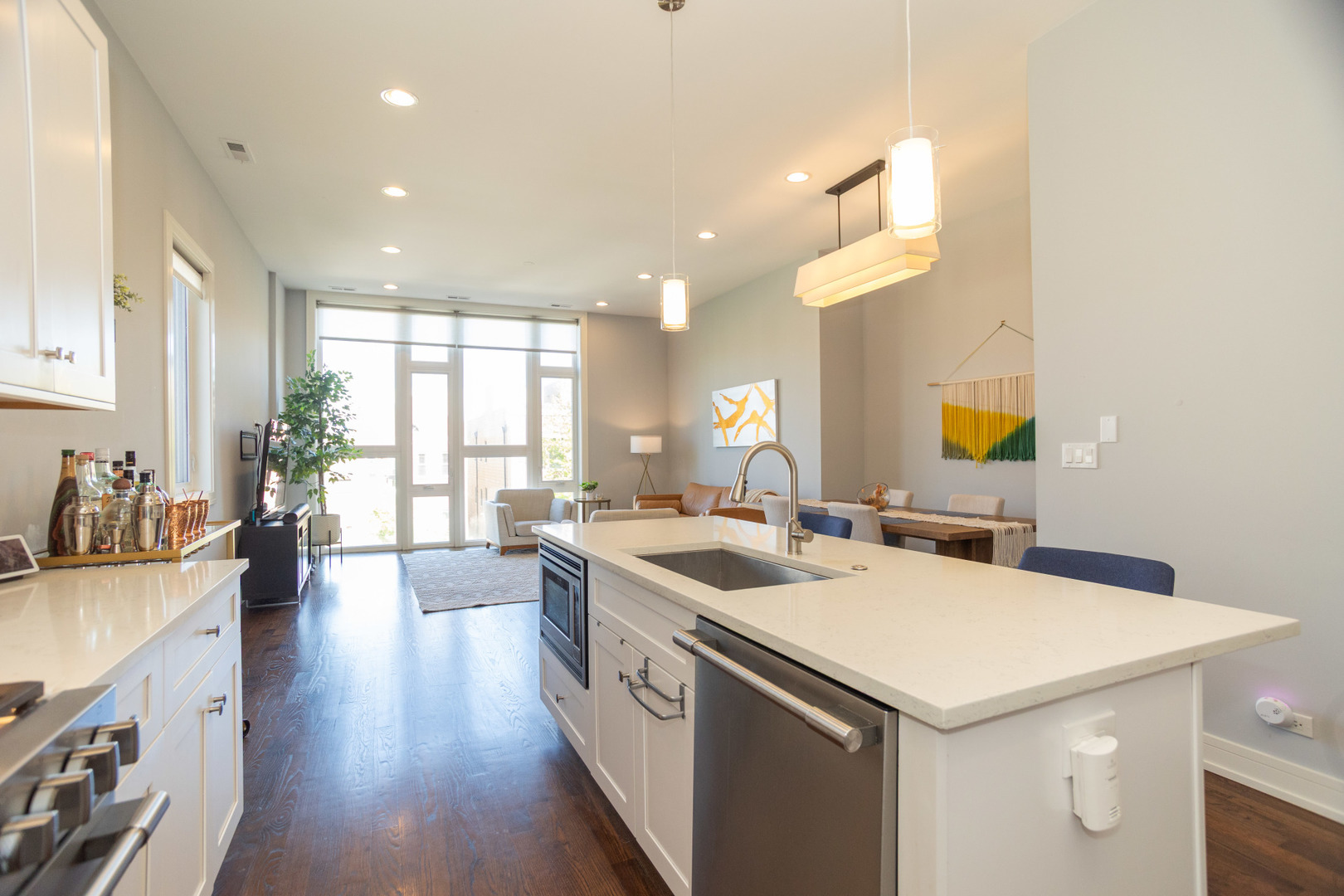 1532 N Artesian Avenue Unit: 3