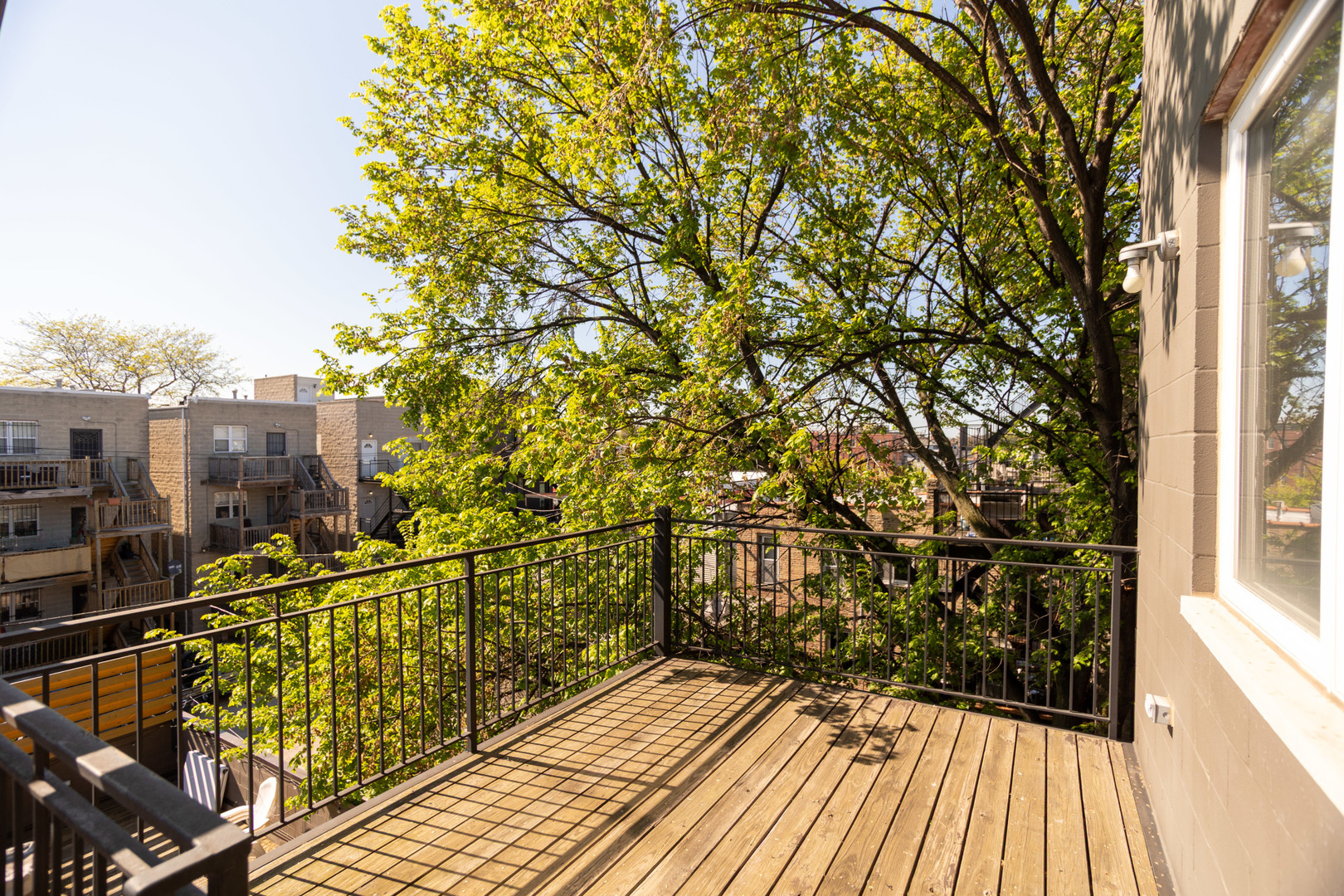 1532 N Artesian Avenue Unit: 3