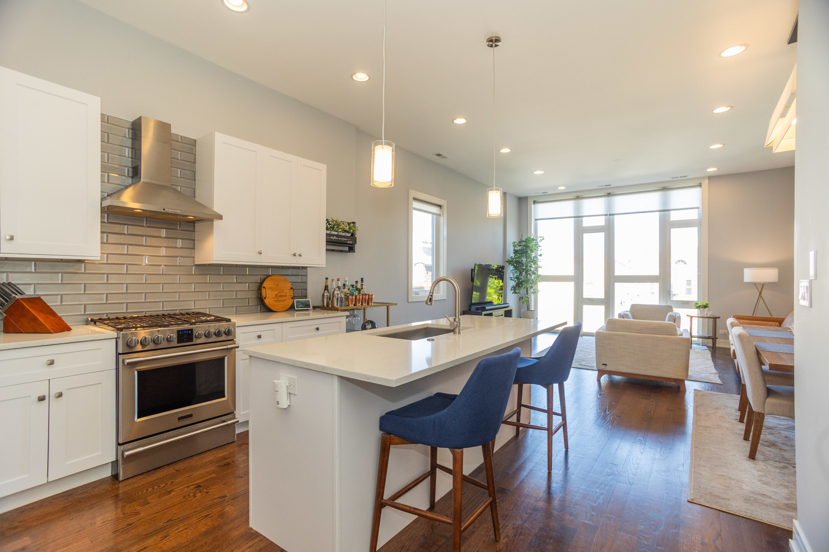 1532 N Artesian Avenue Unit: 3