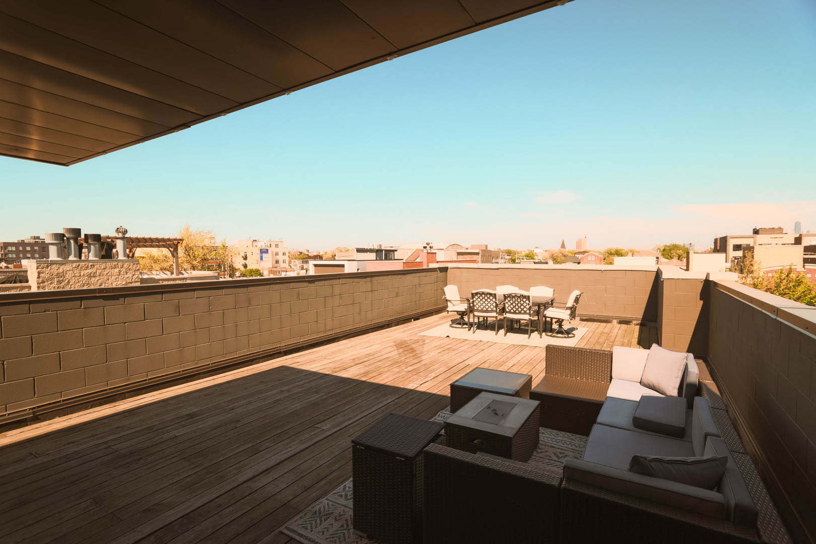 1532 N Artesian Avenue Unit: 3