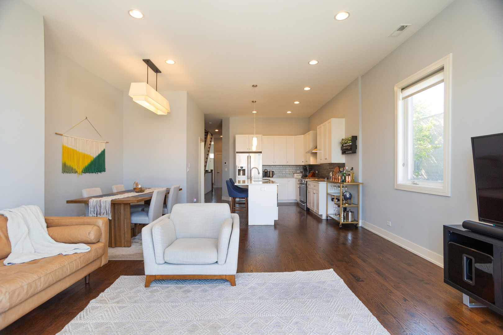 1532 N Artesian Avenue Unit: 3