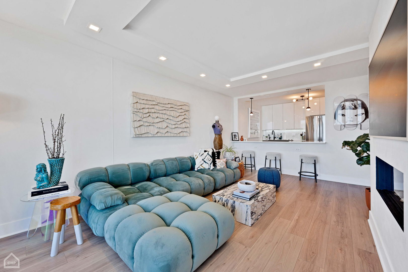 1560 N Sandburg Terrace Unit: 2810J
