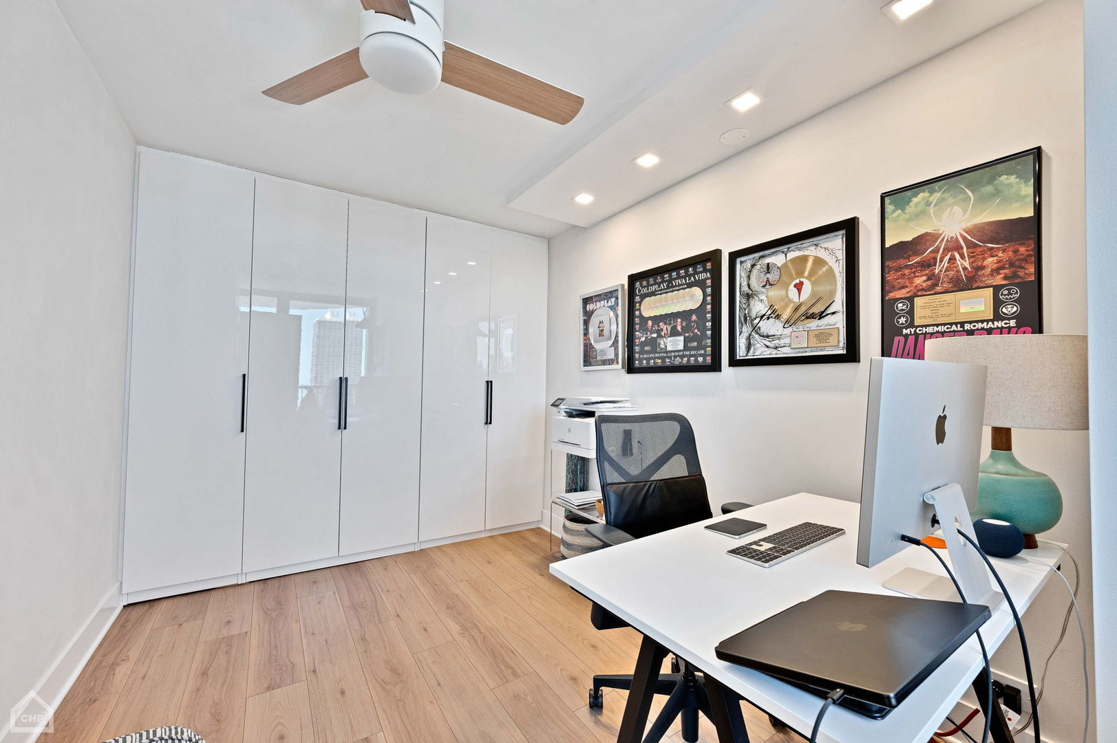 1560 N Sandburg Terrace Unit: 2810J
