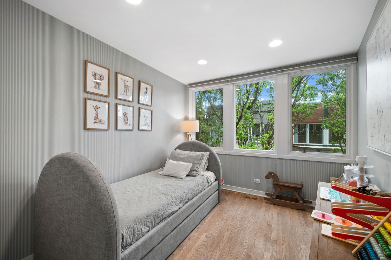 2675 N Greenview Avenue Unit: F