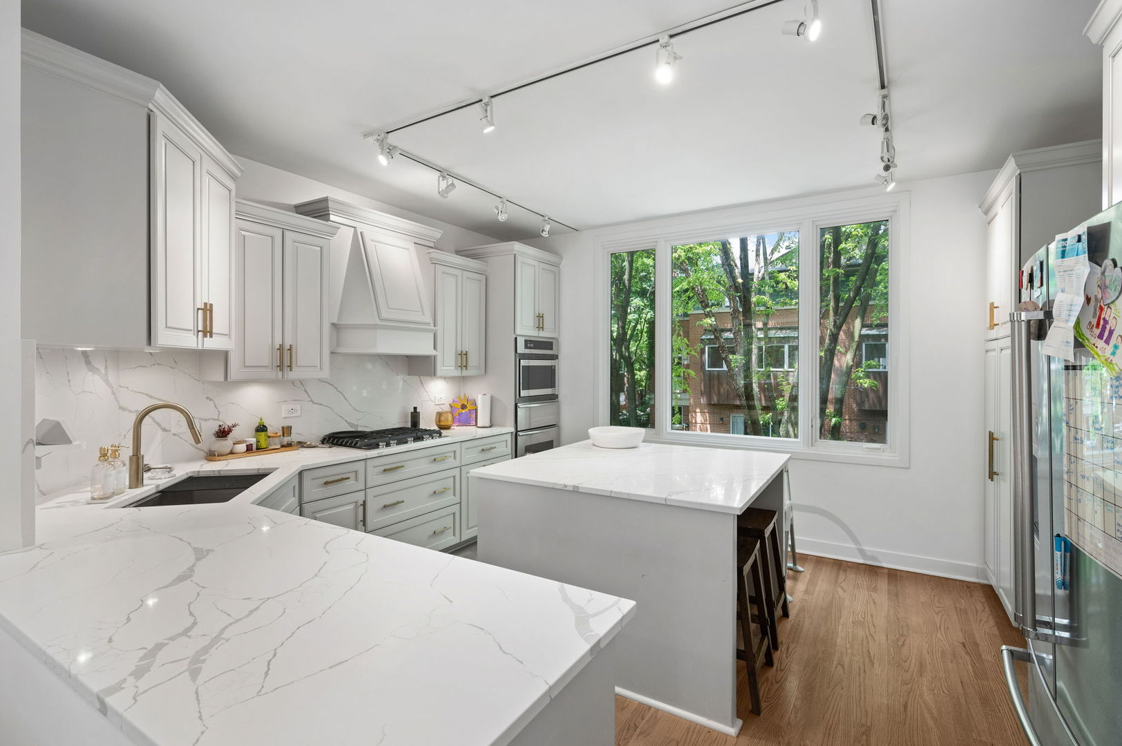 2675 N Greenview Avenue Unit: F