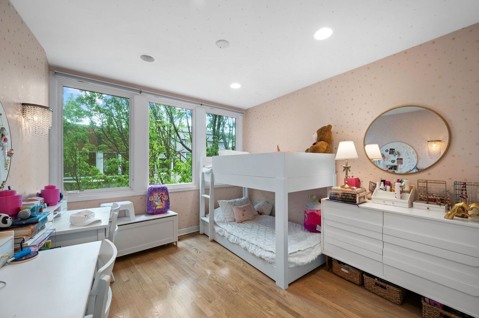 2675 N Greenview Avenue Unit: F