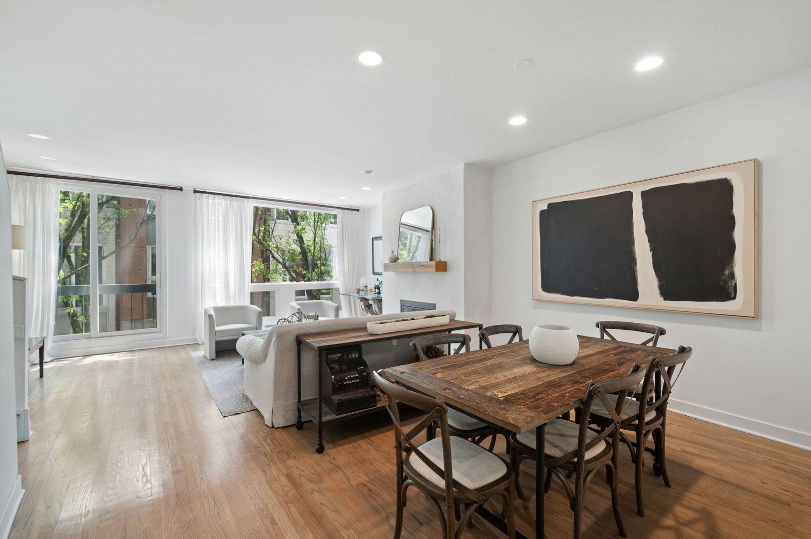 2675 N Greenview Avenue Unit: F