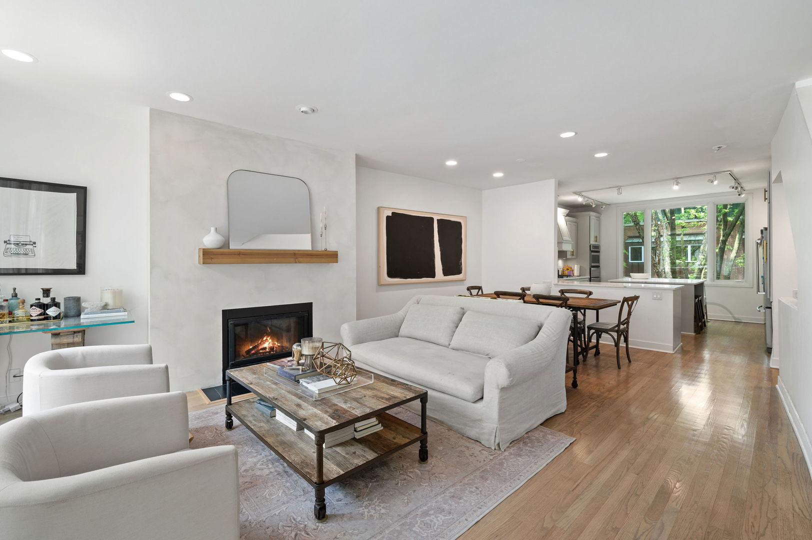 2675 N Greenview Avenue Unit: F