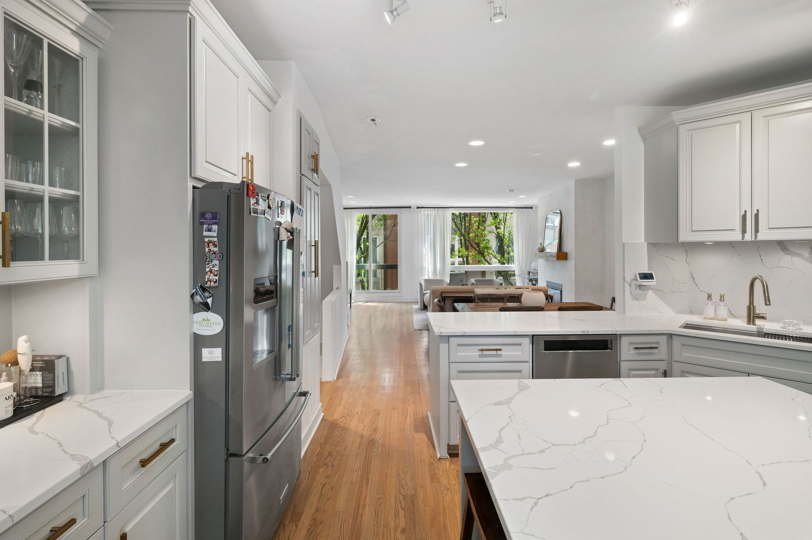 2675 N Greenview Avenue Unit: F