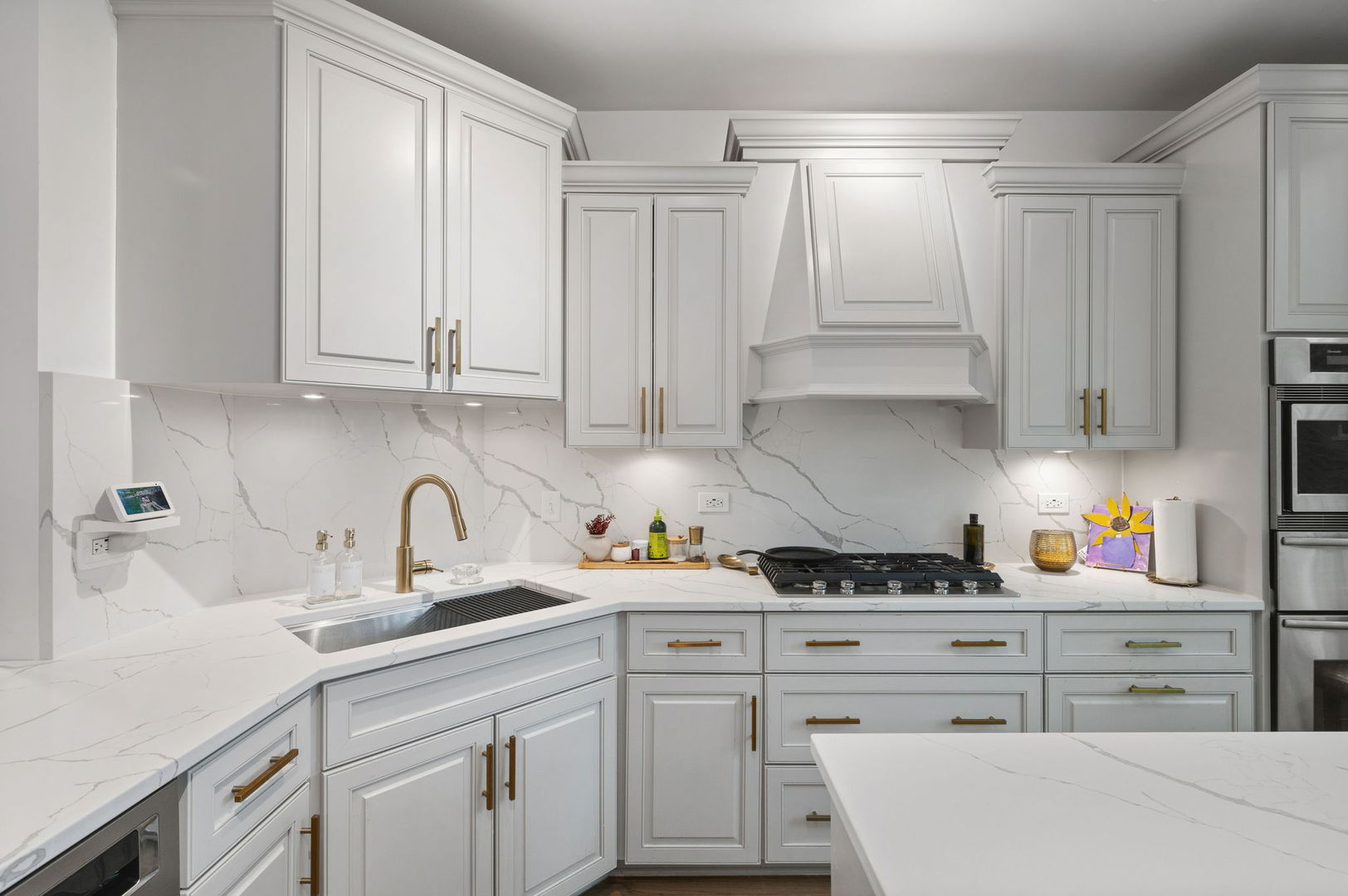 2675 N Greenview Avenue Unit: F
