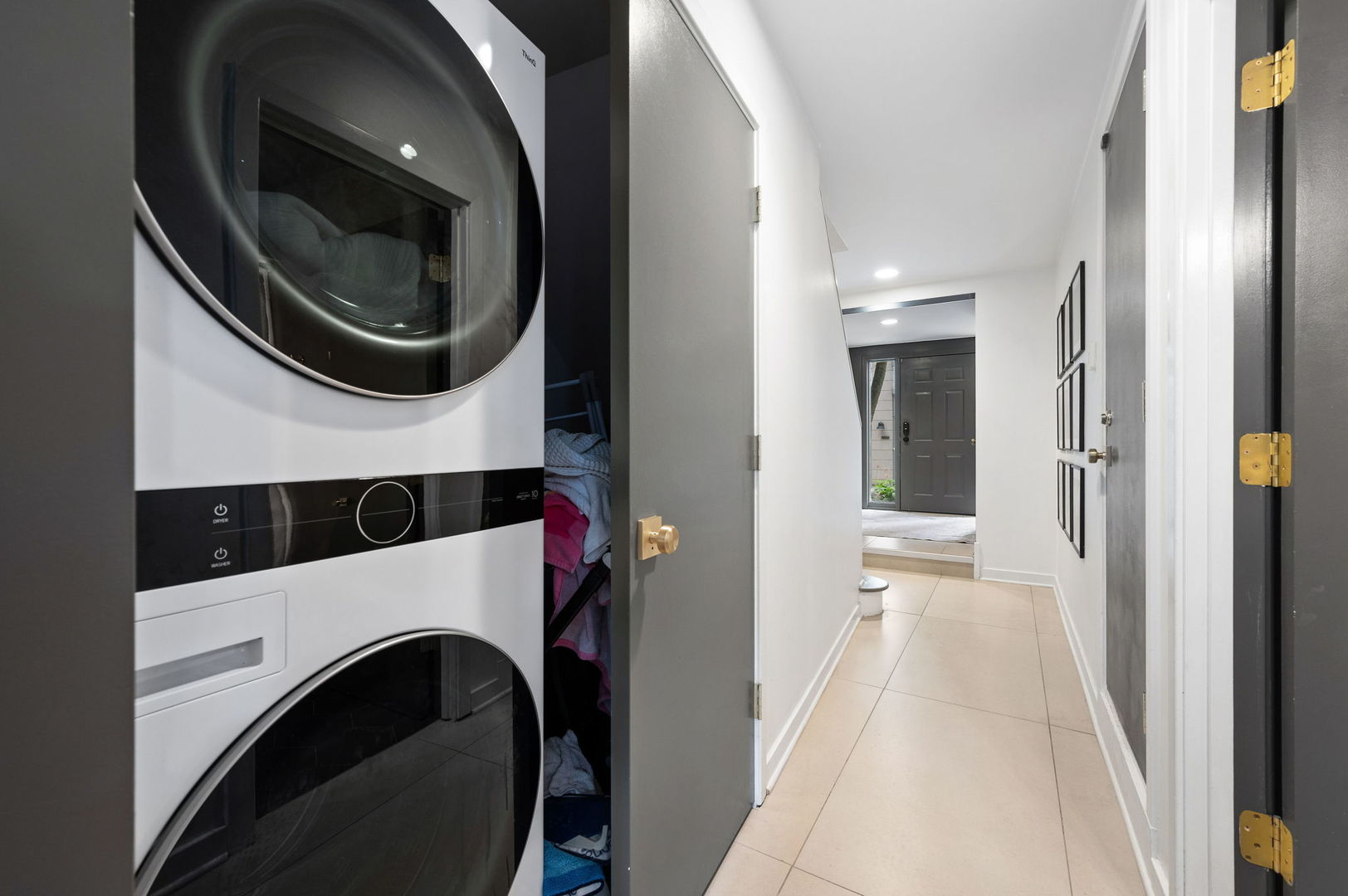 2675 N Greenview Avenue Unit: F